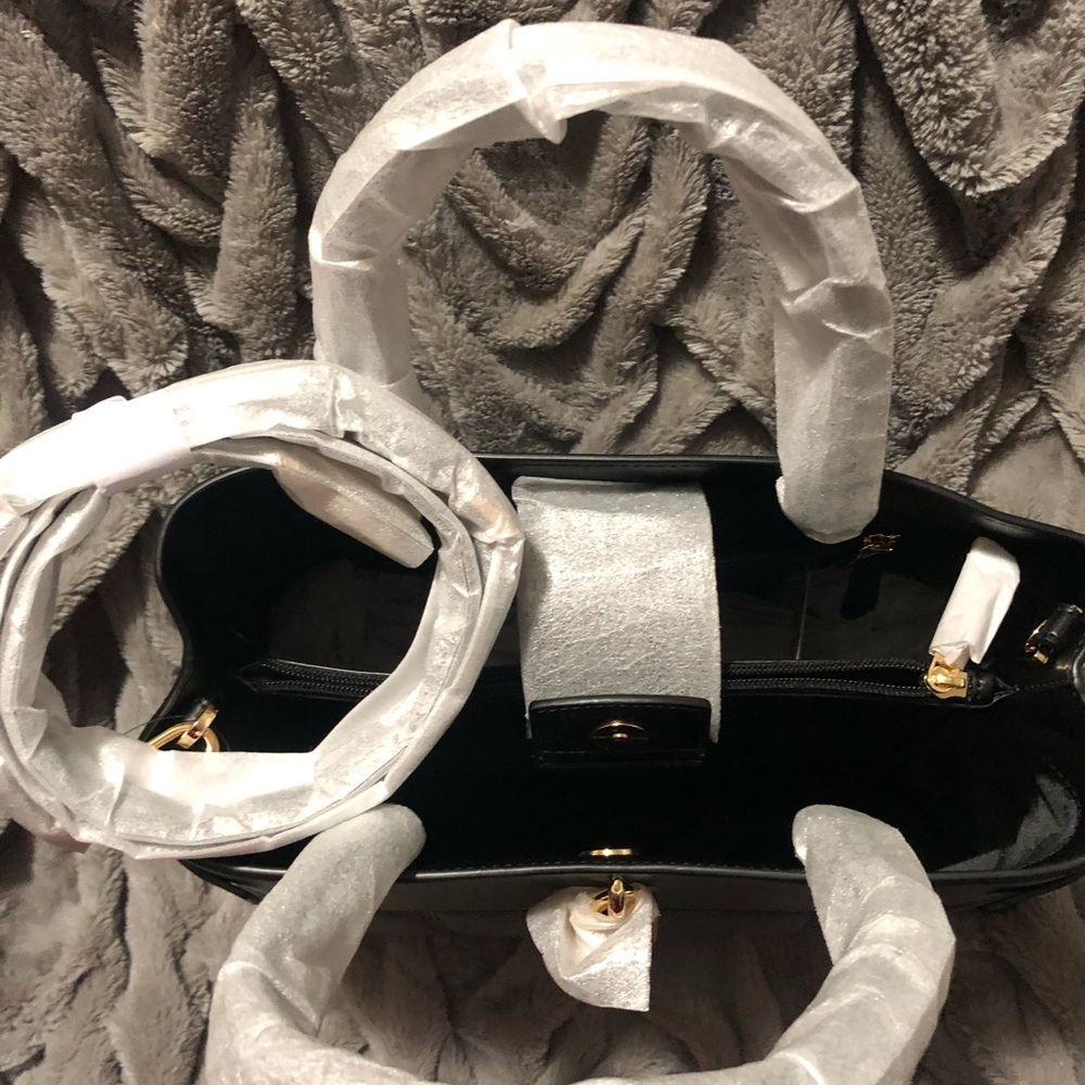 Michael Kors Large Gramercy Bag. - Picture 4 of 5